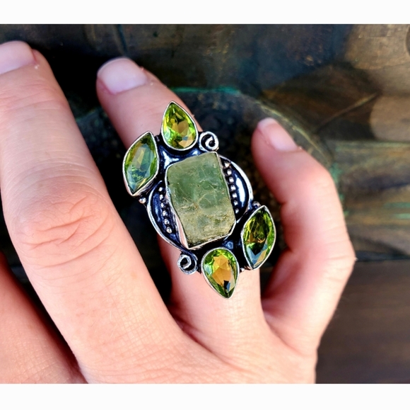 New Rough Green Kyanite & Peridot 925 Silver Ring. - Picture 10 of 14
